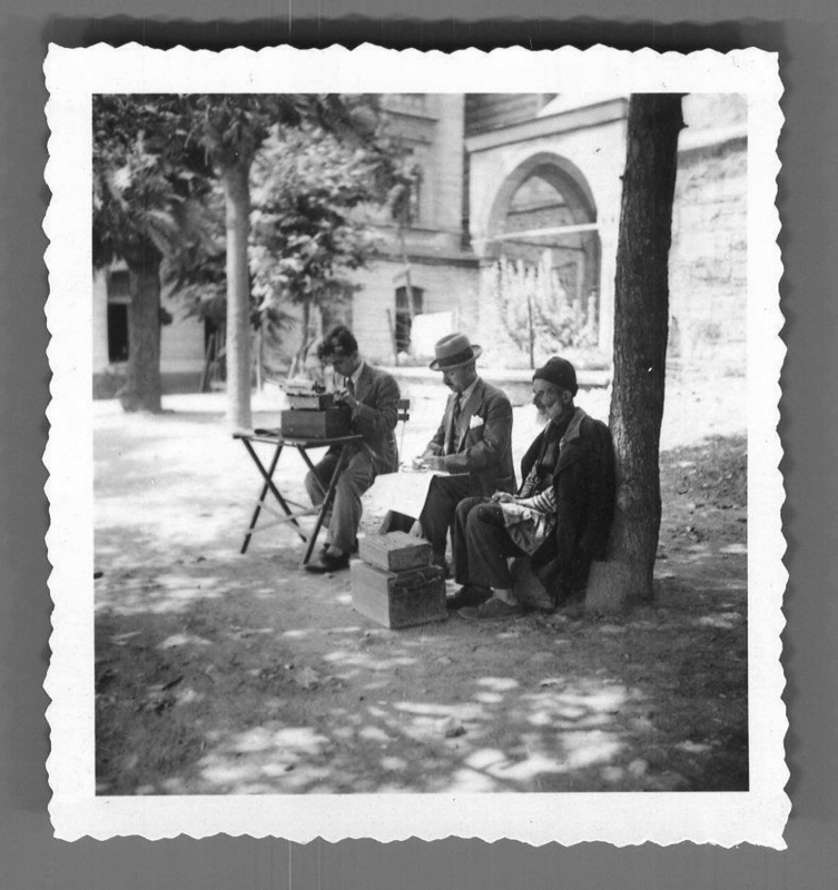 Scène de rue à Istanbul, vers 1930.