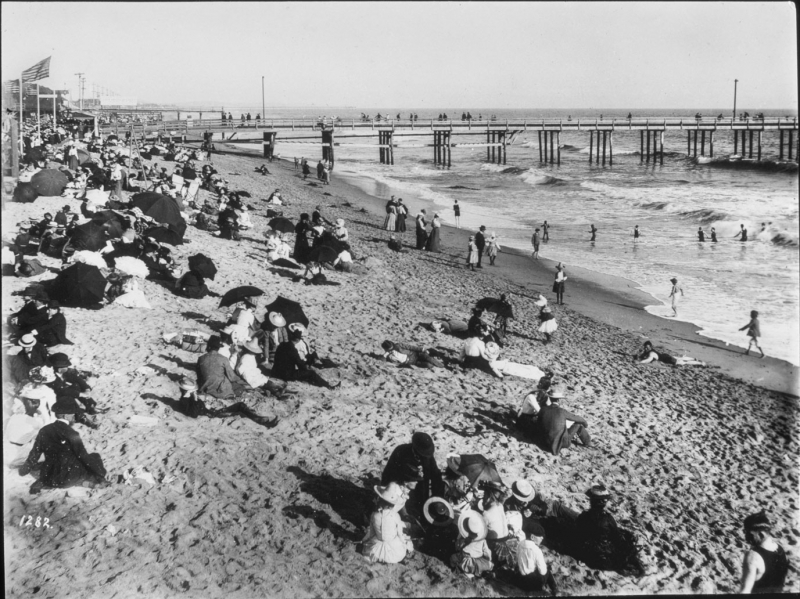 La plage de Santa Monica en 1908. 