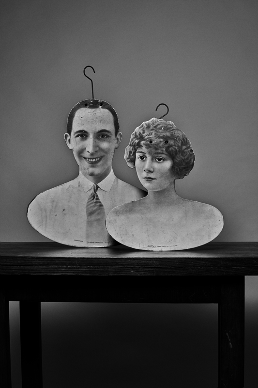 Cintres-figurines Siégel des années 1920. L’homme appartient à la collection de stars de 1927, il s’agit de l’acteur Chilien Jorge Infante. 
