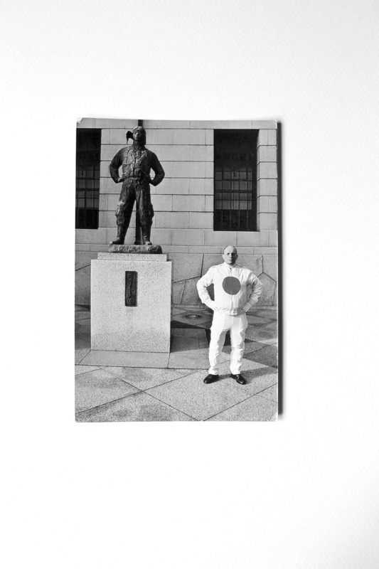 Titus, artiste collectionneur de vêtements