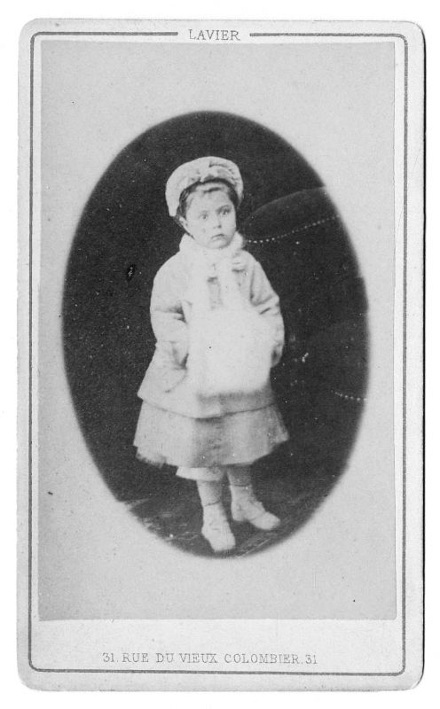 Fig. 3 : portrait de Jeanne Moyaux, sans date, Jules Lavier photographe, format 6,4 x 10,3 cm