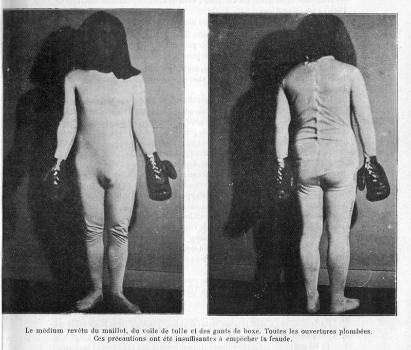 Combinaison de contrôle du médium Pasquale Erto, composée d’un maillot, d’un voile de tulle et de gants de boxe (Paris, 1923-1924)