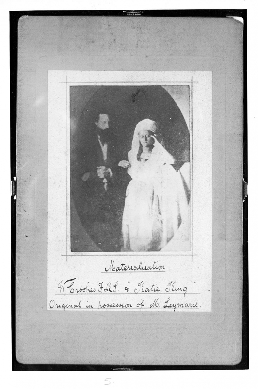 William Crookes et Katie King (Londres, 1874)