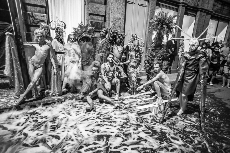 Participants du deuxième défilé-concours de déguisement du festival Saturnalia