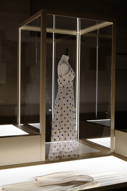Exposition Des robes, au-delà du temps, Maison Balenciaga, Journées du patrimoine 2022, siège de Kering, Paris.